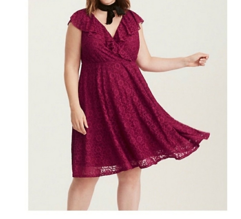 .NWOT TORRID SIZE 00 HOT PINK LACE DRESS